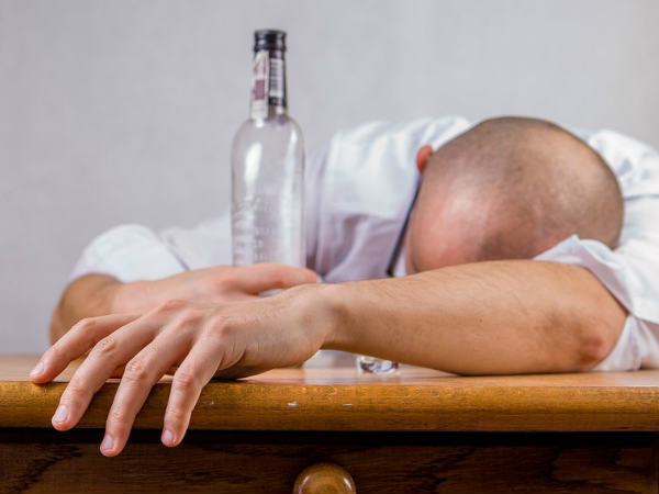 മേലേ മാനത്ത് കള്ളടിക്കാന്‍ പറ്റുമോ?