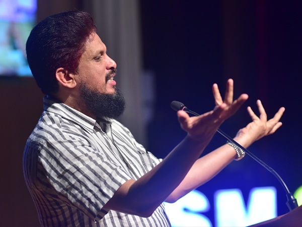  പാഠപുസ്തക വിവാദം