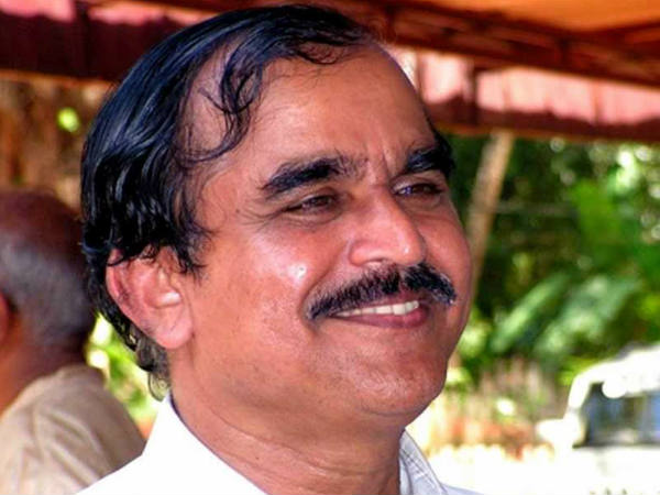 ചടങ്ങില്‍ പങ്കെടുക്കരുതെന്ന് ഇടത് അനുകൂലികള്‍...