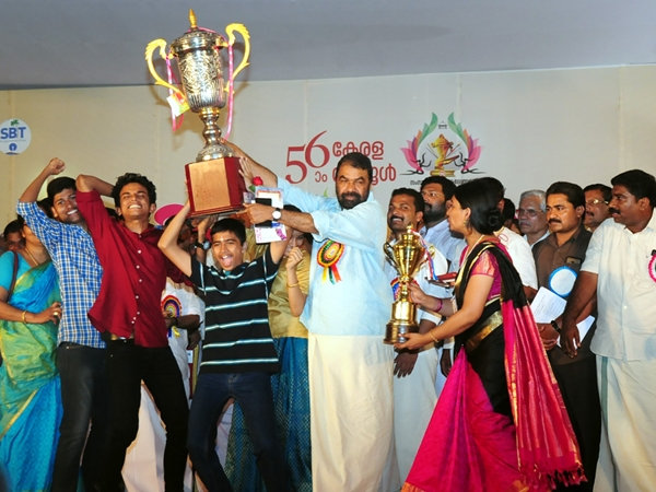  ഫോണ്‍ ഉപയോഗിക്കുന്നത് വിലക്കും