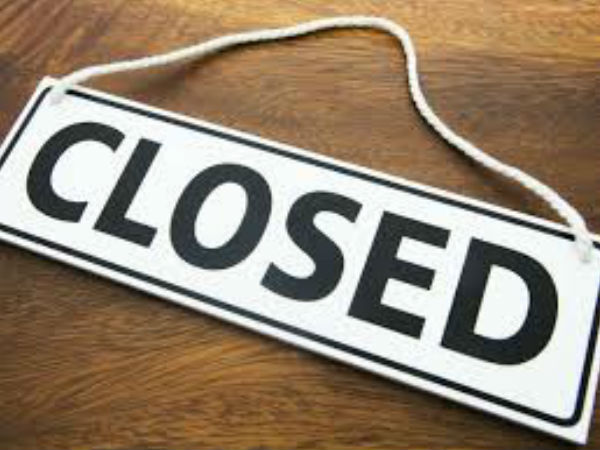 പ്രദര്‍ശനം നിറുത്തി