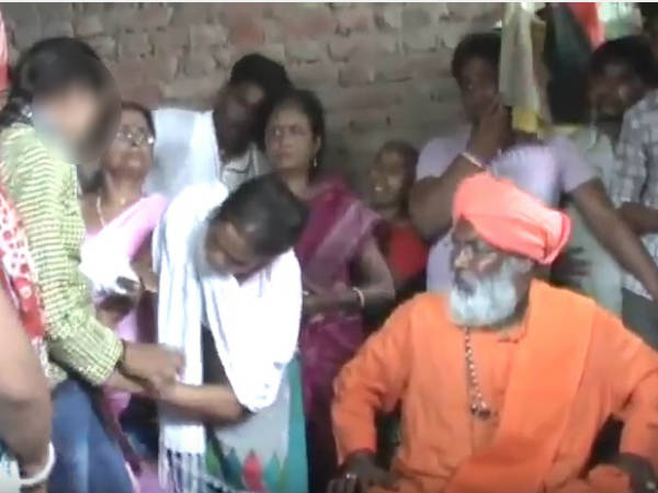 പെണ്കുട്ടിയുടെ ജീന്സ് അഴിച്ച് പരിശോധിച്ചു പെണ്കുട്ടിയുടെ ജീന്സ് അഴിച്ച് പരിശോധിച്ചു