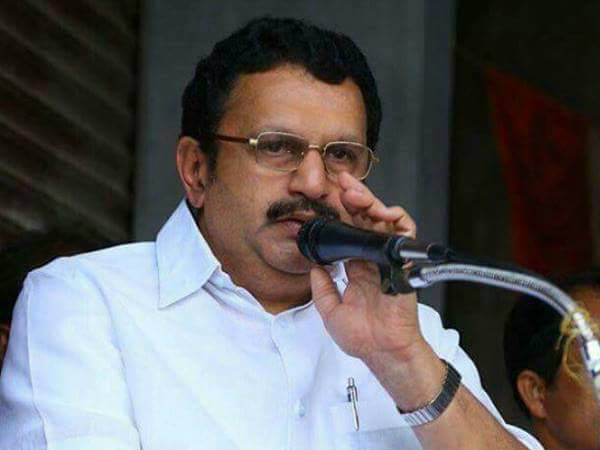 മുരളിയുടെ പേജിന് പിന്നില്‍ ആര്