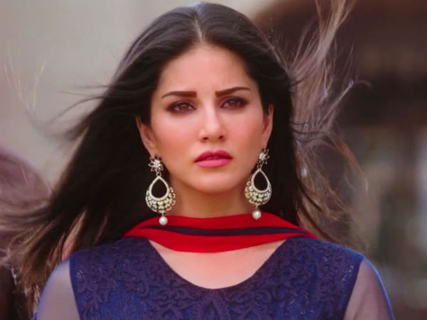 ആ തിളങ്ങുന്ന ചുവന്ന ലിപ് സ്റ്റിക്