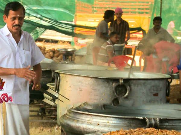 പതിവ് തെറ്റാതെ പഴയിടം.