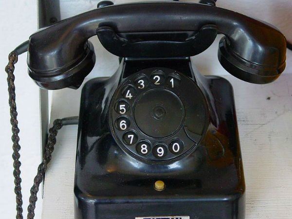 ഫോണില്ലാത്തത് 402 സ്‌റ്റേഷനുകളില്‍