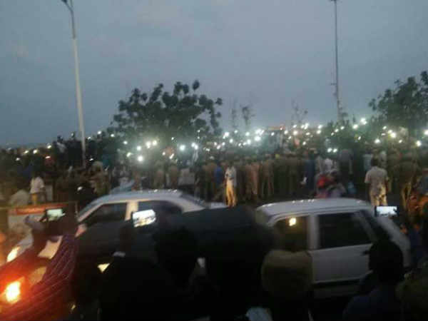 തെരുവിലിറങ്ങി വിദ്യാർത്ഥികളും തെരുവിലിറങ്ങി വിദ്യാർത്ഥികളും