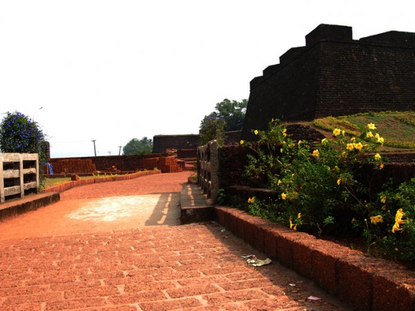 ങ്ങക്ക് ഏട്യാ പോണ്ട്യേ?