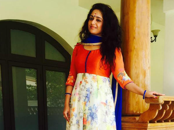 മഞ്ജു വാര്യരെ ചേര്‍ത്തുകൊണ്ട്