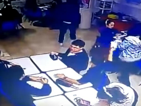 ക്ലാസില് കയറി വെടിയുതിര്ത്തു... ക്ലാസില് കയറി വെടിയുതിര്ത്തു...