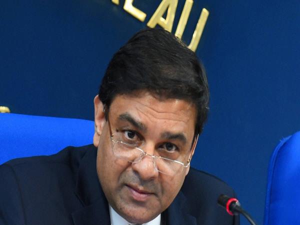 ഒന്നും മിണ്ടാതെ പട്ടേല് ഒന്നും മിണ്ടാതെ പട്ടേല്