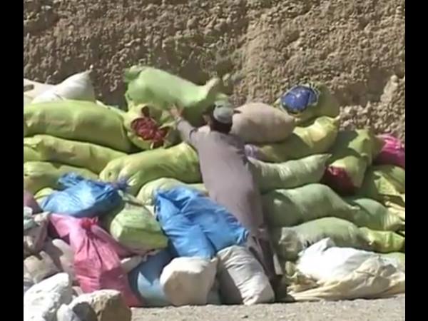 മുറിയില്‍ നിന്ന് തുരങ്കങ്ങളിലേക്ക്