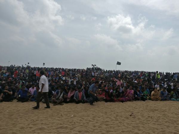 പൊലീസിനെതിരെ അതിക്രമം 