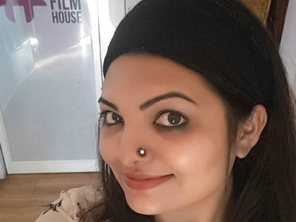 സാന്ദ്ര രംഗത്ത്