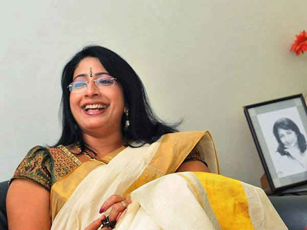 അക്കാദമിയില്‍ ഒതുങ്ങുമോ ലക്ഷ്മി നായര്‍