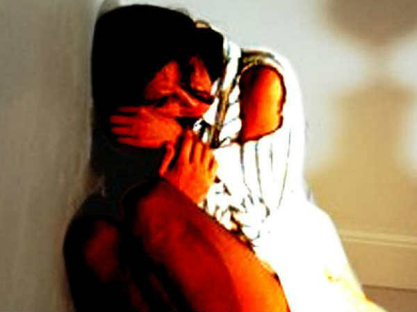 പെണ്‍കുട്ടിയെത്തിയത് കുടുംബാംഗങ്ങളെ കാണാന്‍