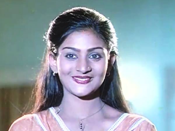 നായികയില്‍ നിന്ന് ഗ്ലാമര്‍ നടിയിലേക്ക്