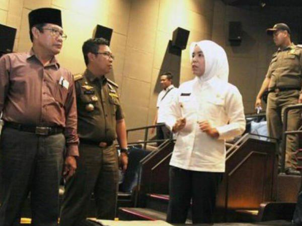 വ്യഭിചാരം പ്രോത്സാഹിപ്പിക്കുന്നു