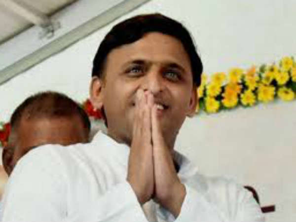 അഖിലേഷ് രണ്ടു ലക്ഷം നല്‍കി
