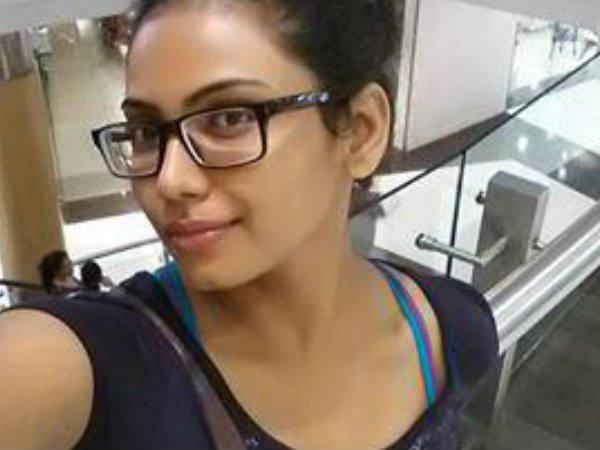 ഒറ്റയ്ക്ക് താമസംഒറ്റയ്ക്ക് താമസം