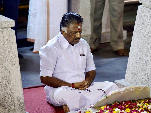 മുഖ്യമന്ത്രിക്കസേരയും സംശയത്തില്‍