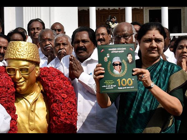 എംഎല്‍മാര്‍ എവിടെയെന്ന് കോടതി 