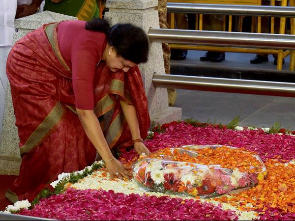 ഹേബിയസ് കോര്‍പ്പസില്‍ ശശികല കുരുങ്ങുമോ