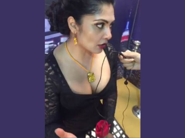 കറുത്ത കുട്ടിക്കുപ്പായം