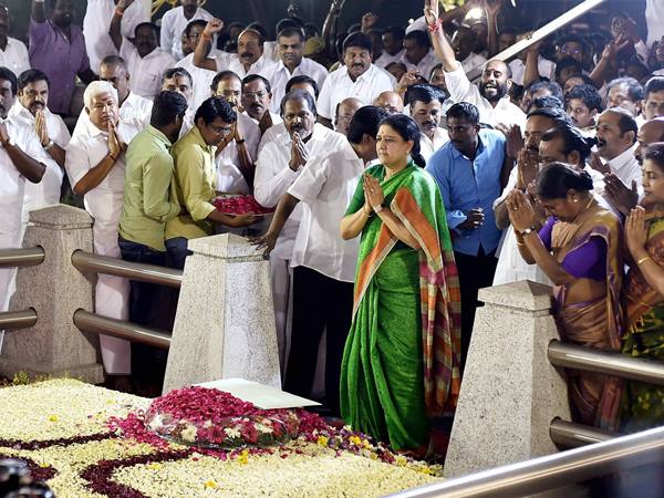 പഴയപണി തുടര്‍ന്നു, വീണ്ടും പുറത്ത്