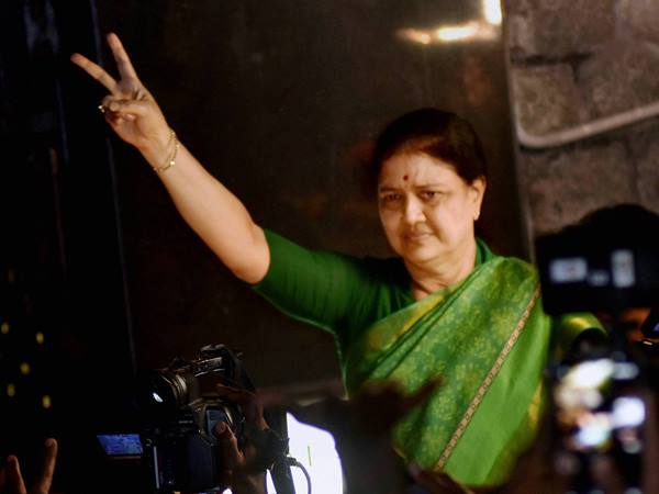 ശശികലയുടെ സഹോദരിയുടെ മകനാണ് ഈ ദിനകരന്‍