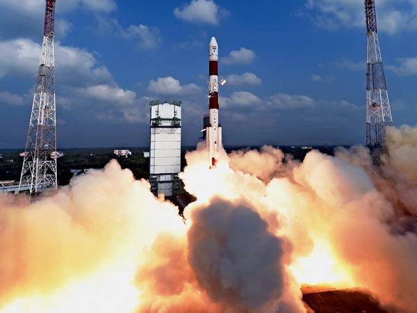  ഇന്ത്യ ഇഴഞ്ഞുനീങ്ങുന്നു 