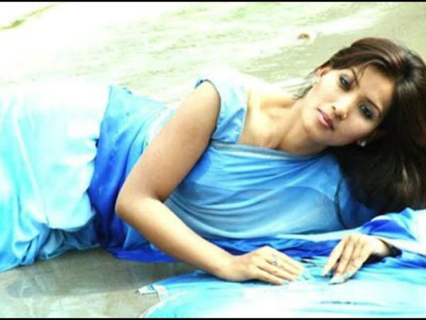  മീനാക്ഷി ഥാപ്പര്‍