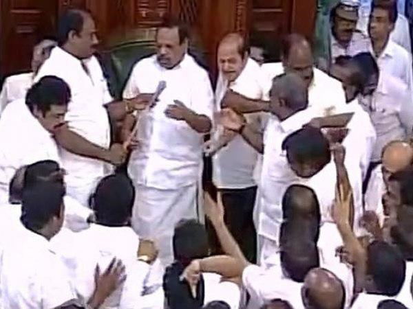  നിറഞ്ഞാടി