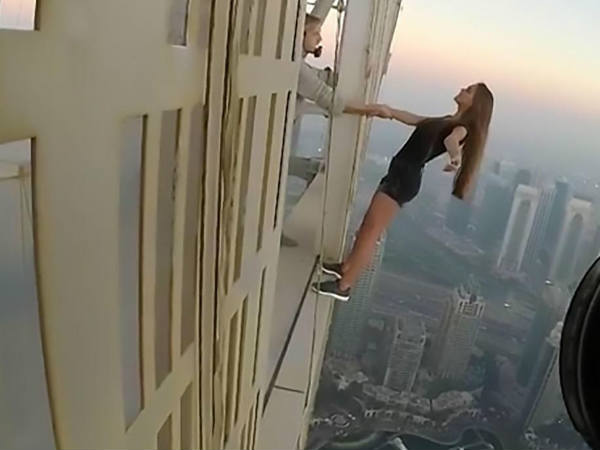 ആരാധകര്‍ക്ക് വേണ്ടി ഇങ്ങനെയൊക്കെ ചെയ്യാമോ? 