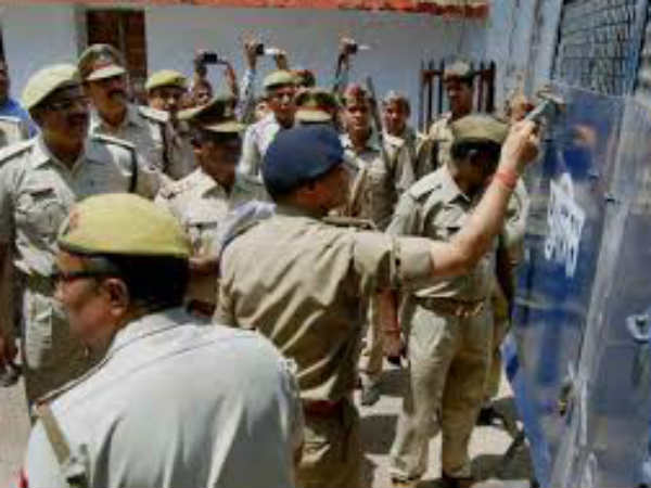  സസ്‌പെന്റ് ചെയ്തു