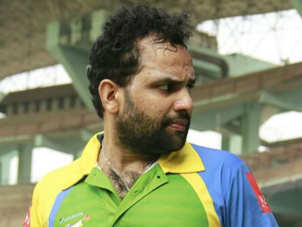 പിണറായി നിസ്സഹായൻ പിണറായി നിസ്സഹായൻ