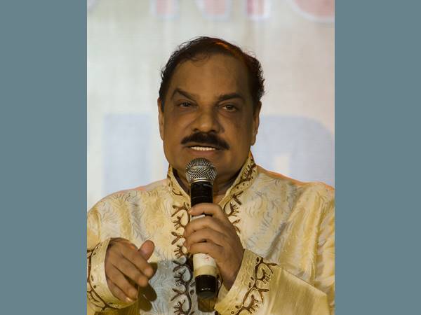 സോഷ്യല്‍ മീഡിയയില്‍ പരക്കുന്നത്