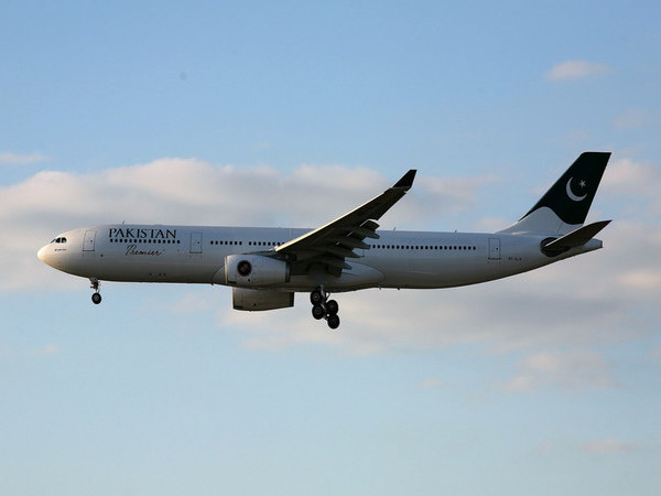 എഴുതി നല്‍കിയ ബോര്‍ഡിംഗ് പാസുകള്‍...