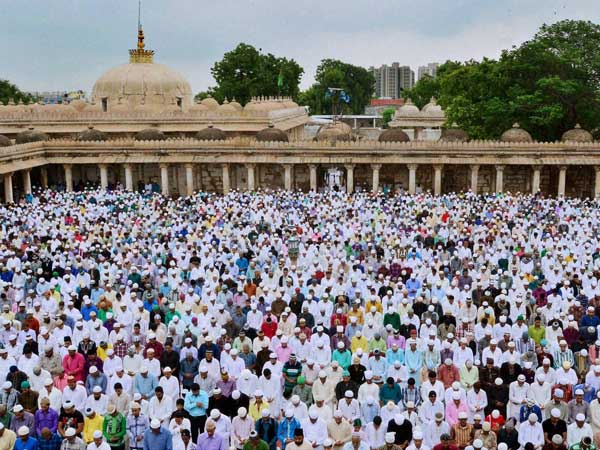 കുടിയേറ്റം മുഖ്യഘടകം