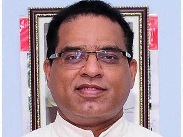  ഫാദര്‍ റോബിനെ വൈദികന്‍ സഹായിച്ചു