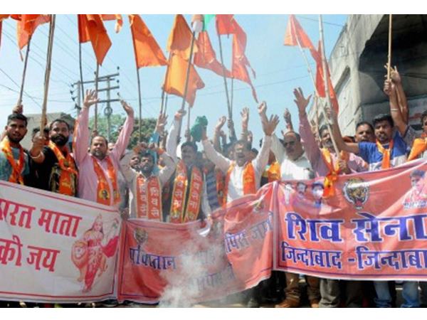 മണ്ണിന്റെ മക്കള്‍ വാദം