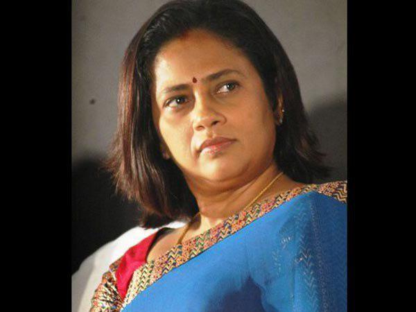 കിടക്കയിലേക്ക് ക്ഷണിച്ച്