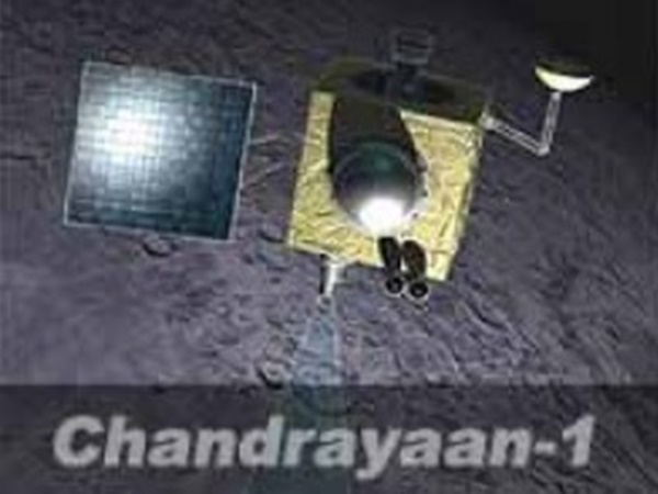 ആദ്യ ചന്ദ്രപരിവേക്ഷണ വാഹനം