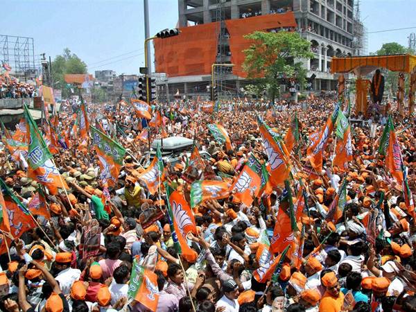 ഇവര്‍ വലിയ കോമഡി