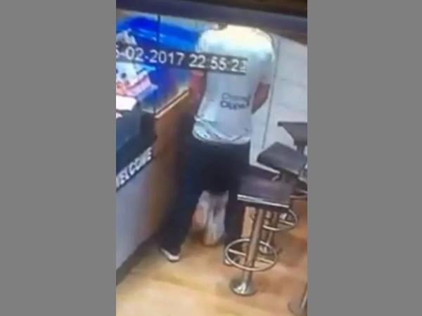 ഒരാള്‍ മാത്രം വിവേകം കാട്ടി