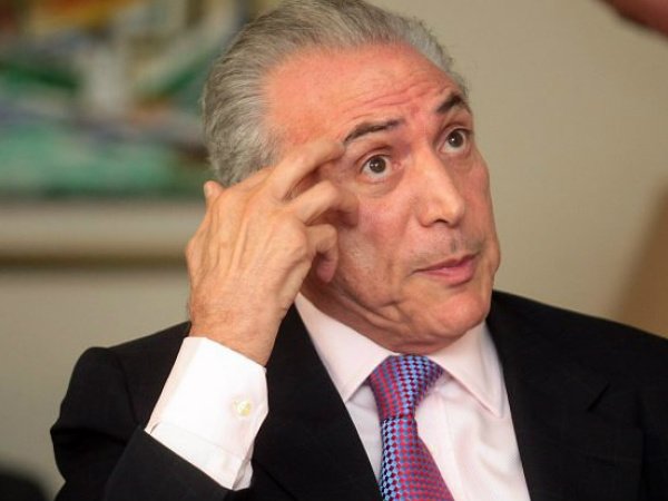 പുരോഹിതന്മാരെ വിളിച്ചു വരുത്തി പുരോഹിതന്മാരെ വിളിച്ചു വരുത്തി