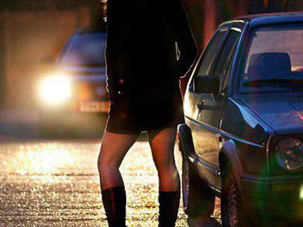 സ്ത്രീകളെ വെച്ച് കെണി