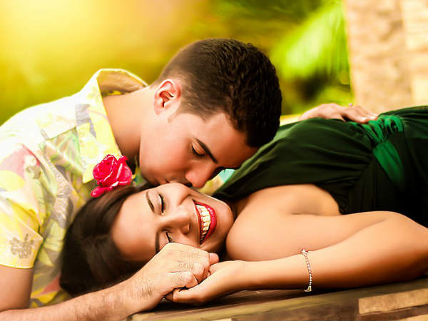 നോട്ടങ്ങളോട് എങ്ങനെ പ്രതികരിക്കും