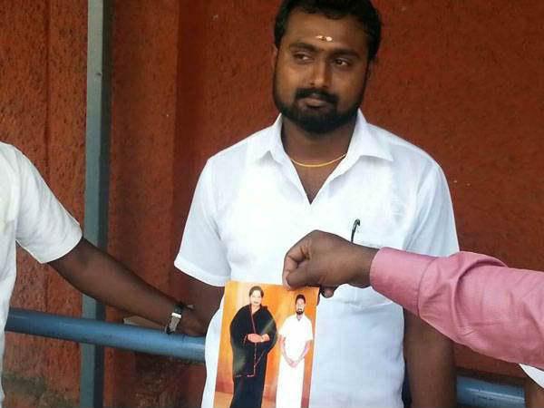 അമ്മയെ സന്ദർശിക്കാറുണ്ട്