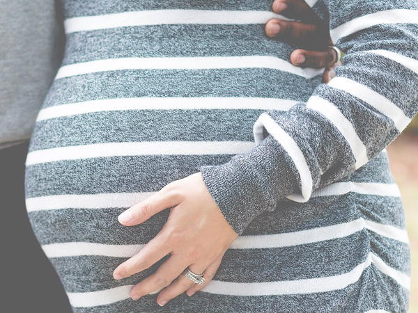 അരി ഇടിക്കുന്നതിനിടെ പ്രവസിച്ച തള്ളുകള്‍